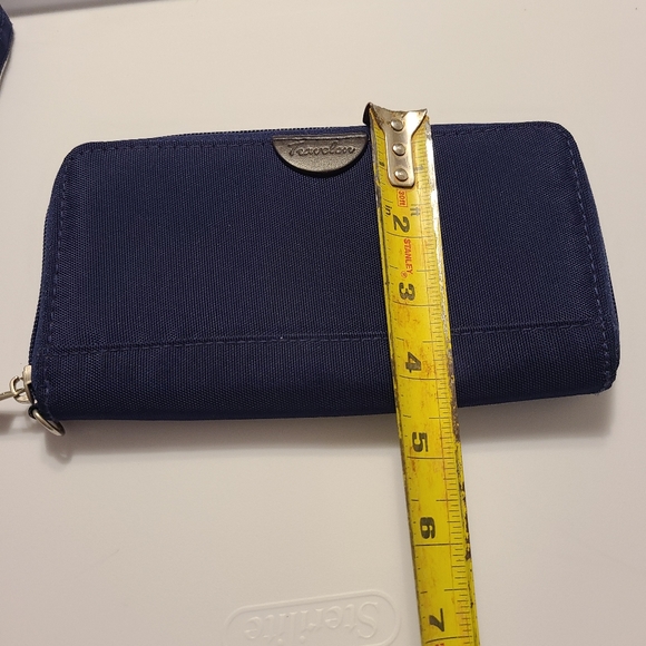 EUC Travelon RFID Travel navy wallet/wristlet - Picture 4 of 10